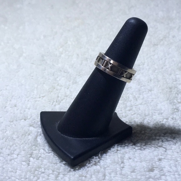 Tiffany&Co. 'Atlas' Collection Ring in Sterling Silver (size 5.25) - Picture 2 of 6